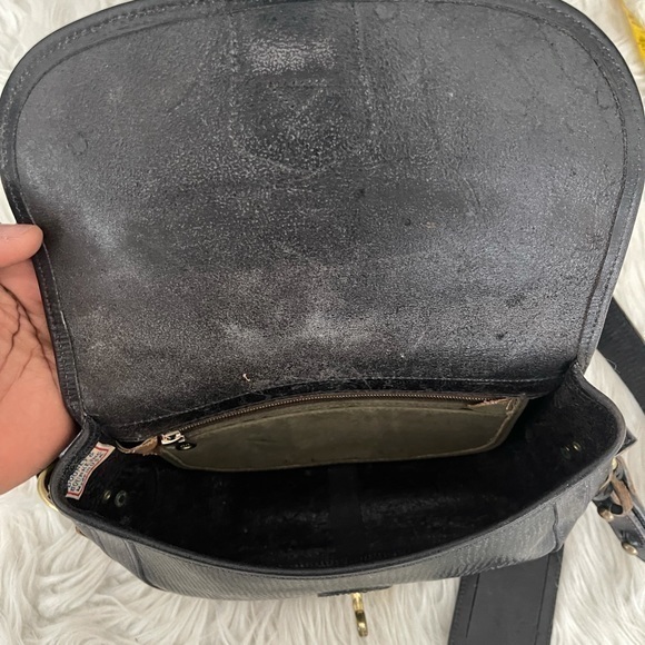 RARE 1980s Dooney & bourke leather saddle bag with RiRi zipper - Picture 7 of 11